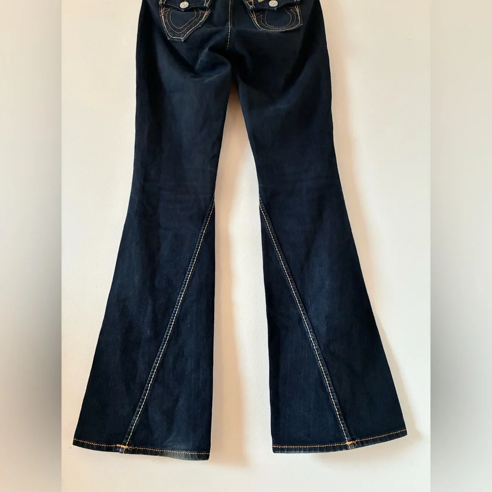 TRUE RELIGION BECCA Mid-Rise Dark Wash Peak Spot Flared Bootcut Jeans - Size 28 - Picture 9 of 15